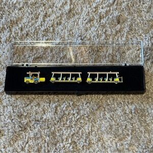 Disney Pins DLR Cast Exclusive - Retired Parking Lot Tram 3 Pin Set, LE of 3000